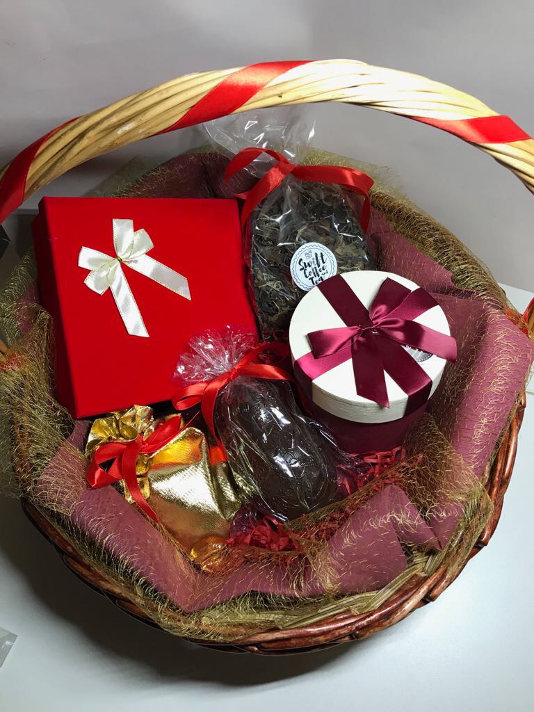 swiftcoffee_tea's tweet photo. ❗Вы сами можете укомплектовать подарочный набор

✅ Весь ассортимент входящий в набор может быть от 50 гр. до 1 кг, Вы сами выбираете, что и сколько Вам нужно. Есть готовые наборы. 

#подарочныенаборы #подарок #на #новыйгод #рождество #бизнесподарок #подарки #Тула #Москва https://t.co/d8MLI9gQSj