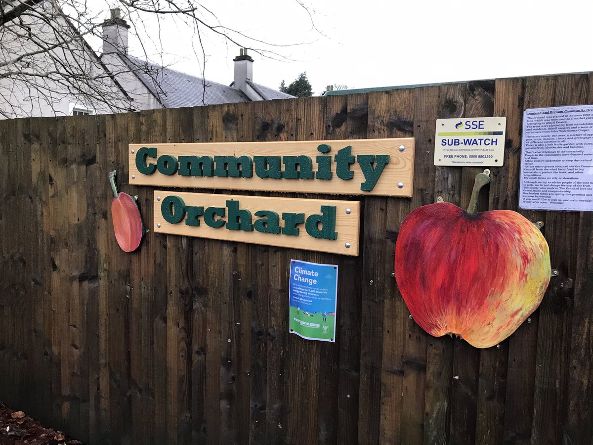 I spotted a community orchard in Dunkeld. This made me happy 
