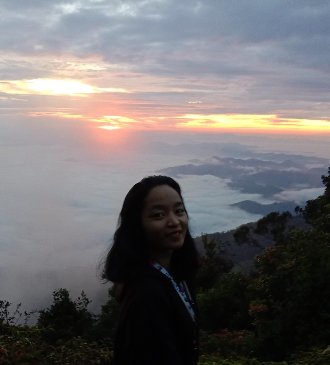 Kiky1113's tweet photo. PUNCAK
Suatu yang jauh dan indah, yang hanya bisa digapai 
dengan usaha extra, seperti pacar orang, Misalnya😂 https://t.co/P9hHT7Jpd5