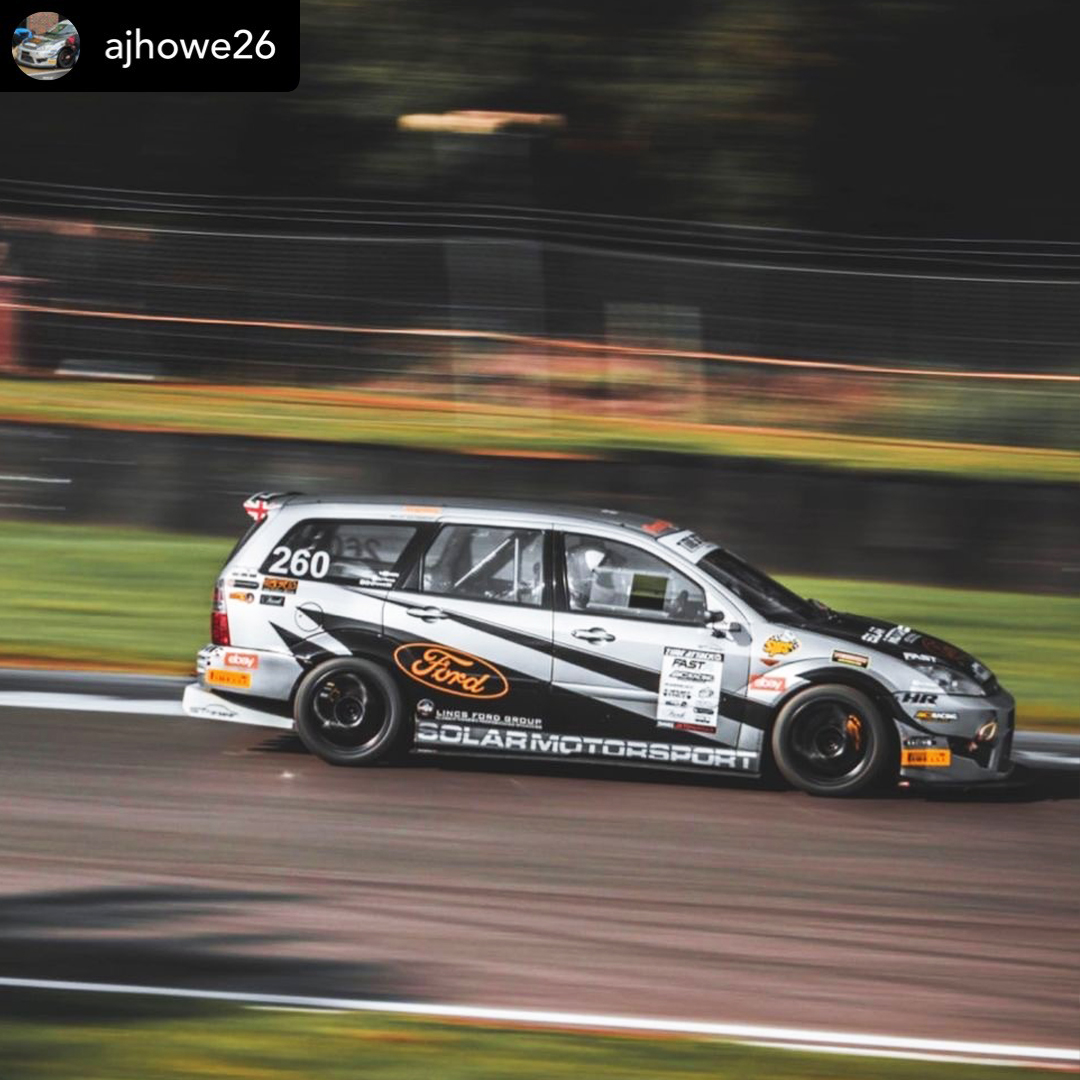 DirenzaUK's tweet photo. Jonny Fletcher's Astra isn't the only car in Time Attack running Direnza parts. This MK1 Focus Estate optimizes cooling using our High Flow Alloy Rad! 🔴🏁

#direnza #timeattack #timeattackuk #repost #ford #focus #fordfocus #mk1 #mk1focus #focusestate #motorsport #racecar https://t.co/xUxdegFpsh