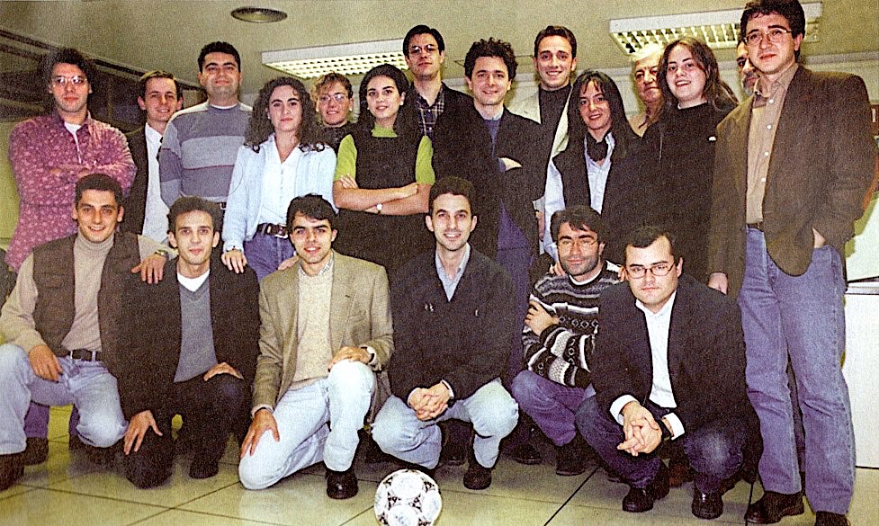 Yo no estaba aquel 19 de diciembre pero llegué solo unos días después. Éramos muy jóvenes, teníamos muchas ganas y mucho trabajo por delante. Conocí gente maravillosa y aprendí un montón. Por muchos, muchos, muchos años más, <a href="/dxtcampeon/">dxt campeón</a>.