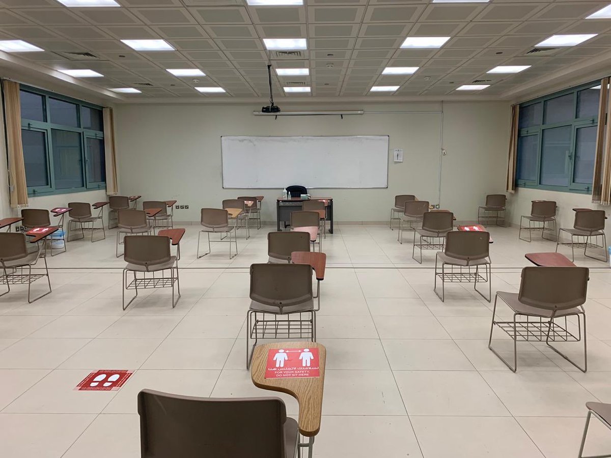 U_Tabuk's tweet photo. وكيلة #جامعة_تبوك لشؤون الطالبات د.فاطمة الطلحي تتفقد القاعات الدراسية لاستقبال الطالبات في أول أيام الامتحانات الحضورية لهن وسط تطبيق الإجراءات الاحترازية.

@U_Tabuk https://t.co/BwDmPYNoK3