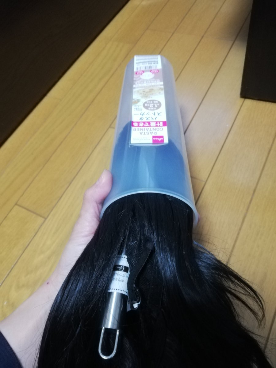 イリス 入須 以前rtで流れてきた100均のウィッグ収納を買ってきた パスタ容器がダイソー シリコン製泡だて器がセリアです ダイソー泡だて器の全長が長すぎて容器に入らなかったのでセリアの泡だて器にしました 持ち運び コンパクトに保管とかコスパも