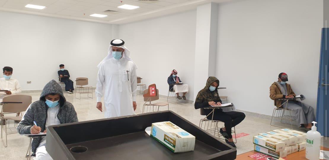 U_Tabuk's tweet photo. وكيل #جامعة_تبوك للفروع أ.د.عبد القادر الحميري يتفقد بدء سير الاختبارات النهائية للفصل الدراسي الأول في الكليات الجامعية بالمحافظات، وسط تطبيق الإجراءات الاحترازية.
@U_Tabuk https://t.co/Jvl13aERJB