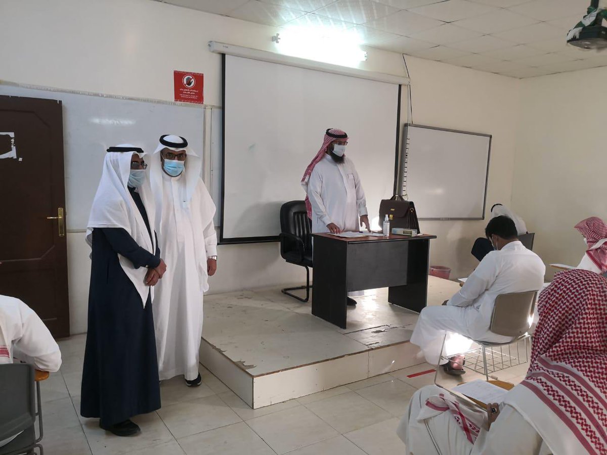 U_Tabuk's tweet photo. وكيل #جامعة_تبوك للفروع أ.د.عبد القادر الحميري يتفقد بدء سير الاختبارات النهائية للفصل الدراسي الأول في الكليات الجامعية بالمحافظات، وسط تطبيق الإجراءات الاحترازية.
@U_Tabuk https://t.co/Jvl13aERJB