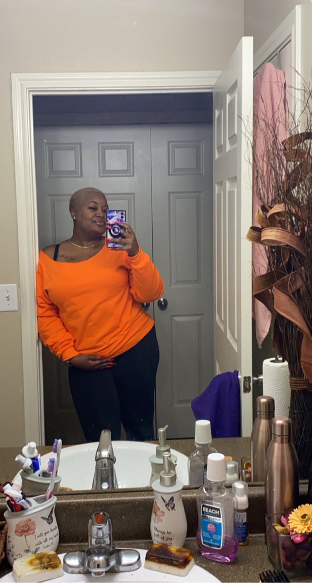ImAmaraSinclair's tweet photo. #BaldIsLife #Fabulous43IsApproaching #AquariusSeason #Cosmetologist #NewlyLicensed #Houston #INeedASalonChair #JustToWorkFromHome #HoustonBraider #Weaves #SilkPress #NaturalHair #ICookToo https://t.co/8EulwNRVaA