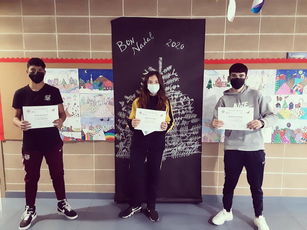 turbula's tweet photo. Aquests han estat els nostres guanyadors del concurs de Fotografia Matemàtica ( Pablo Bejarano, Mar Pozo i Sarah Ortega) i de la Prova Cangur ( Nadine Llausí, Álex Rodríguez i Adrià Plancho. Felicitats a tots! #turbula https://t.co/zoVavvO5TV