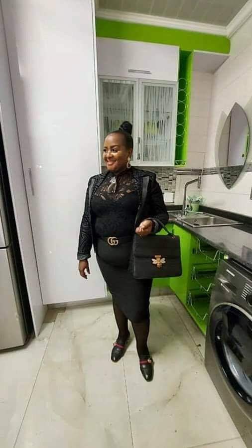 AdvoBarryRoux's tweet photo. This lady ran away with stokvel money R300,000. https://t.co/aKkOWyMW2K