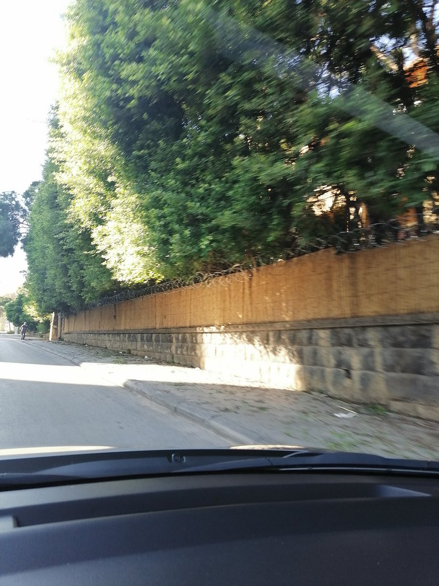 boris_loch's tweet photo. Salim Sfeir house right now @msmasref https://t.co/sRzPWrJZMl