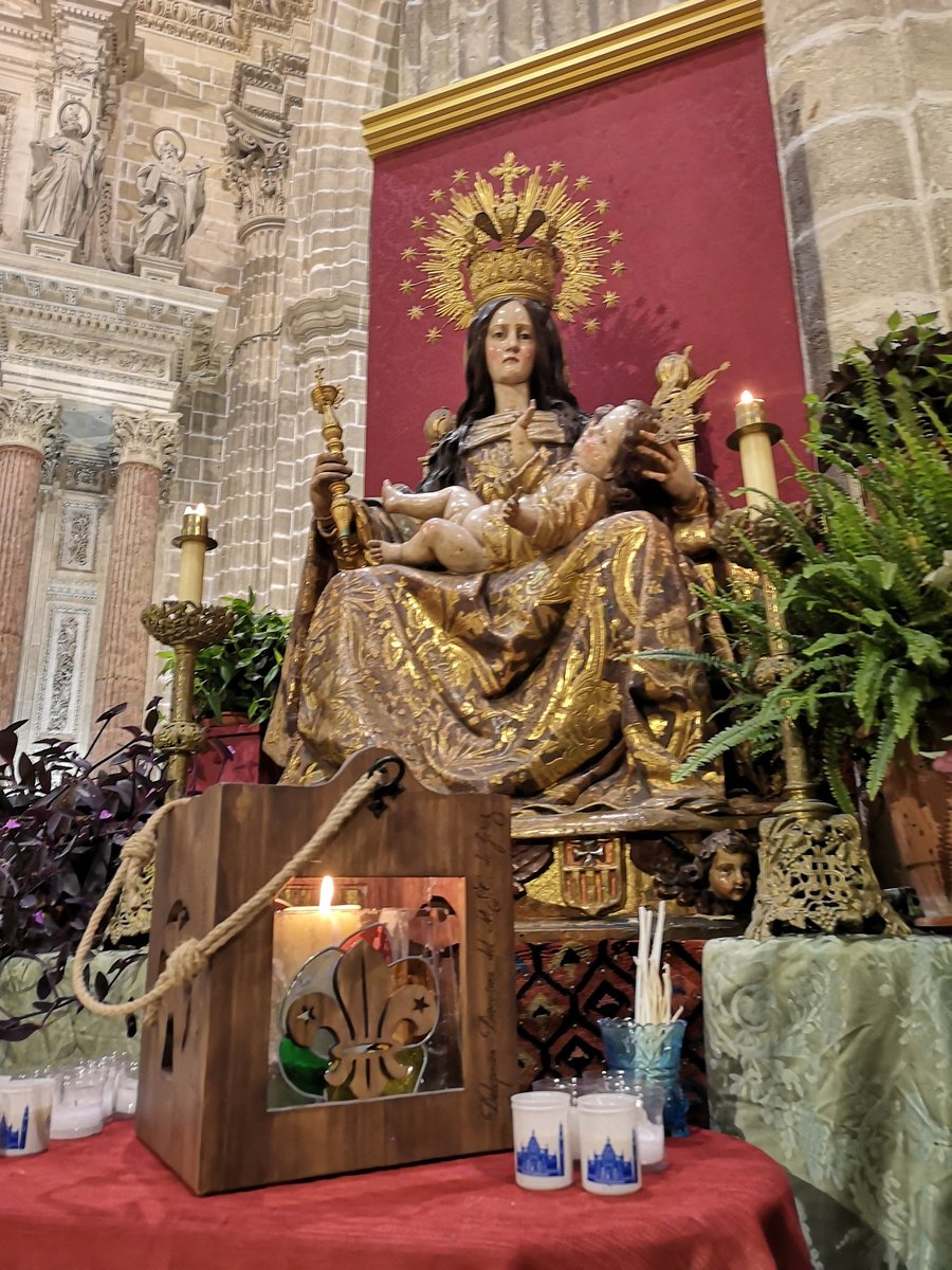 delemscjerez's tweet photo. Hoy la luz brilla en la tiniebla. Hoy es un día grande porque el señor nos ha elegido a nosotros a llevar esa luz a todos los rincones donde hay tinieblas.
Dejemos nuestro corazón limpio para que acampe en el y nos traiga paz, amor y esperanza.🕯️⚜️
#LPB2020 #ScoutEnAccion https://t.co/PYTLRfdR1m