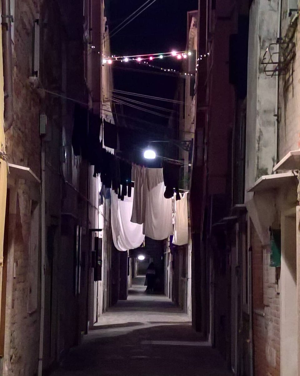  #Night  #washing  #Calle  #Castello  #Venezia  #Venice  #Venezia1600