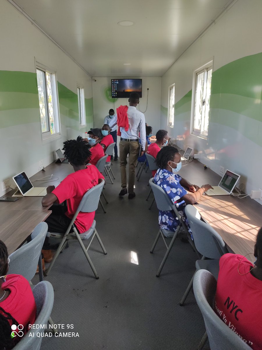 susankariukimwo's tweet photo. Digi truck a journey to digital skilling is an innovative initiative worth scaling up to reach out to many more young people in the rural areas @GenUKenya @muenikimmueni @RoySasaka @ruthkagia @NYC_YouthVoice @HuaweiKenya @UNICEFKenya https://t.co/ZlG9sHXrbJ