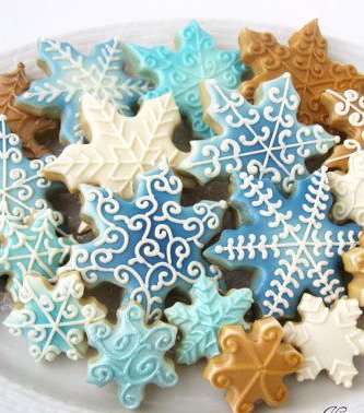 Since it's almost Christmas and we all love Chris...Chris Evans as Christmas cookies - a very sweet festive thread 