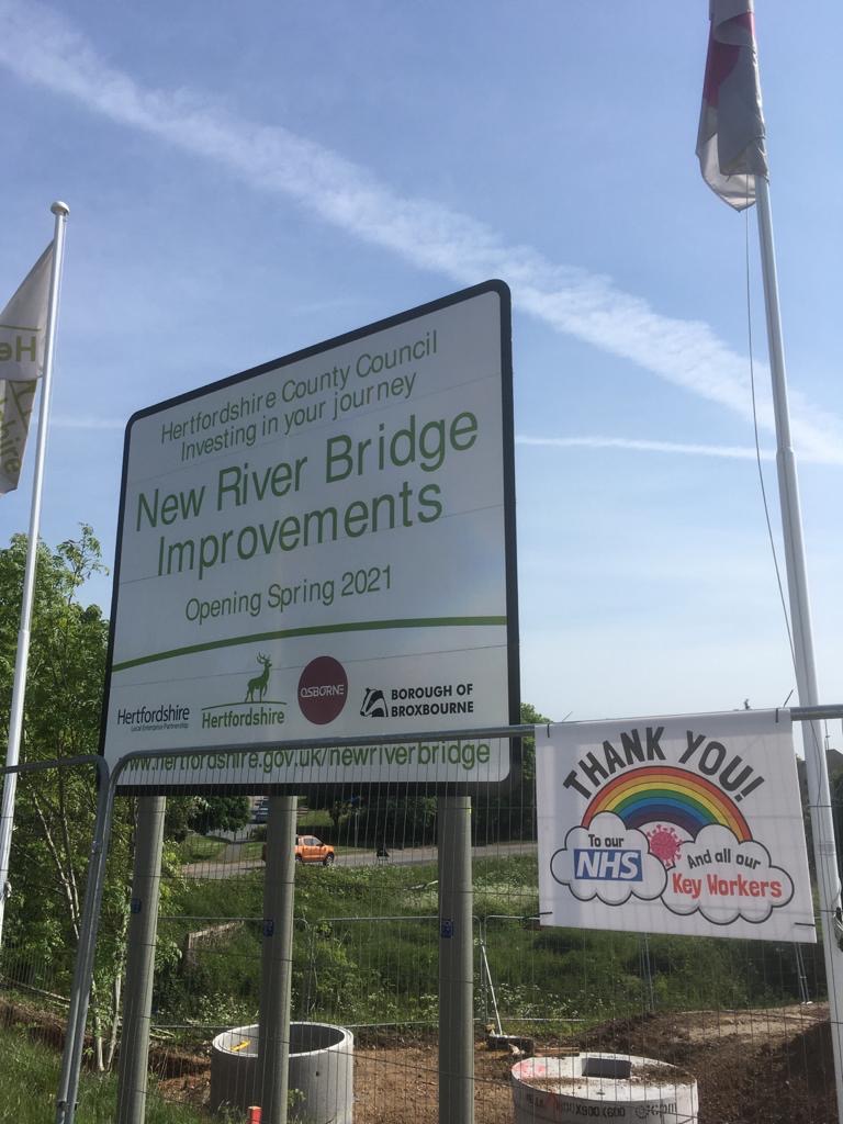Herts_Highways's tweet image. The #NewRiverBridge will improve access and safety for vehicles, cyclists and pedestrians coming in and out of #Hoddesdon Business Park. Improving conditions for sustainable modes of travel such as walking and cycling - a key objective of our #LocalTransportPlan 2018-2031. #LTP