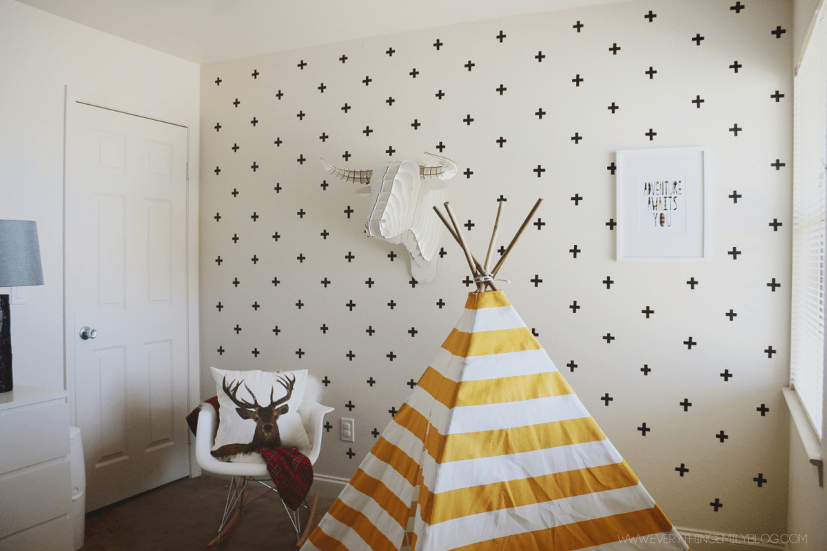 ChrisGroble's tweet photo. Wall decals can be a fun addition to a child's bedroom. #interiordesign #designtips  https://t.co/DnQslNO0ot https://t.co/c6ELoWwy36