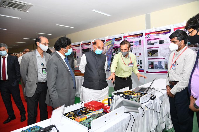 PBSHABD's tweet photo. In Hyderabad @DRDO_India team demonstrated Quantum Key Distribution(QKD) to Defence Minister @rajnathsingh during his Hyderabad Visit.
@DefenceMinIndia #QuantamWorkAtDRDO https://t.co/re82Yyt7lu