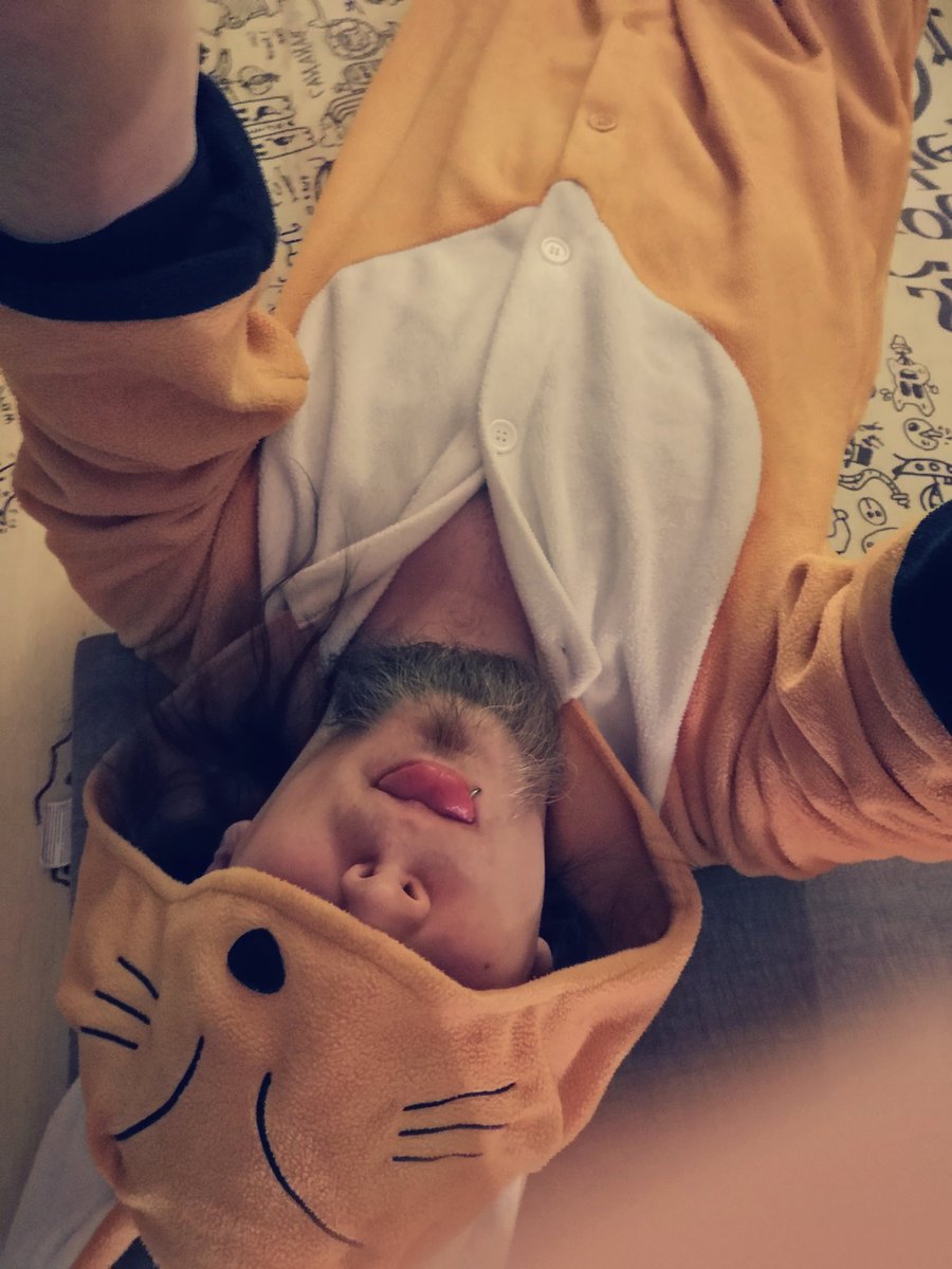 WinkusFox's tweet photo. Just a normal Saturday ~ laying around, stressful week and horny as fuck 🐾❤️ https://t.co/mUVcMFkxVu