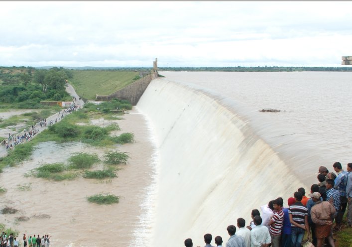  Dindi Reservoir is a medium water reservoir across Dindi tributary of River Krishna located near Dindi town in Nagarkurnool Dist. It is part of Srisailam Left Bank Canal It is close to Nagarjunsagar- Srisailam Tiger Reserve, it provides Water to 18000 Acres for irrigation.