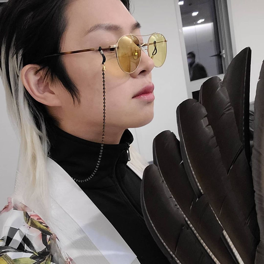83lineTH's tweet photo. [แปล] 201219 #Heechul IG: Space Hipsters
한량(feat. BIBI)
เค้าบอกว่าอีกสักครู่ ตอนเที่ยงคืนเพลงจะออกมาครับ 🤗
.
.
#SpaceHipsters #한량
#ดินดิน #BIBI #มินกยองฮุน #คิมฮีชอล

https://t.co/bcZcewmQHi https://t.co/LX6Cjr8o7z