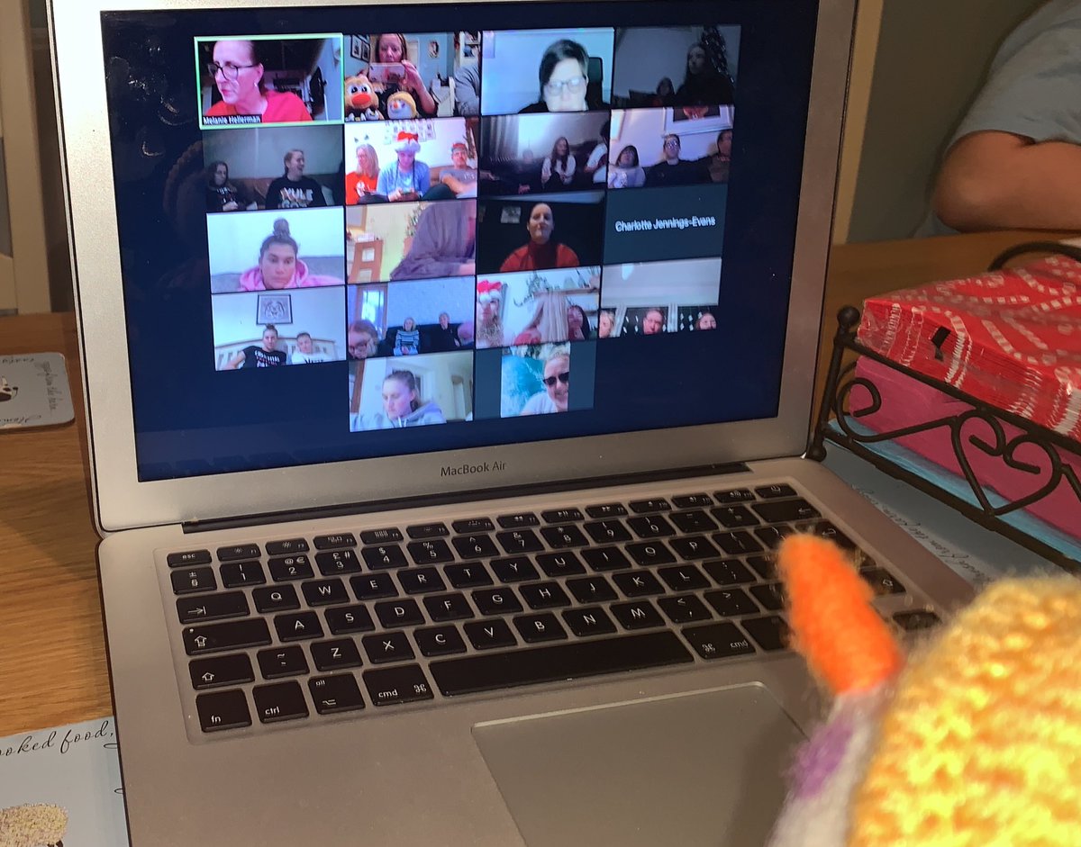 Thanks <a href="/Netball25/">Mel Hellerman</a> @PaulaCornelius5 for a great fundraising Christmas quiz .. got us thinking on some of those questions 🎄🎁🎅 #festivequiz #roadtofiji #netballworldyouthcup #wales