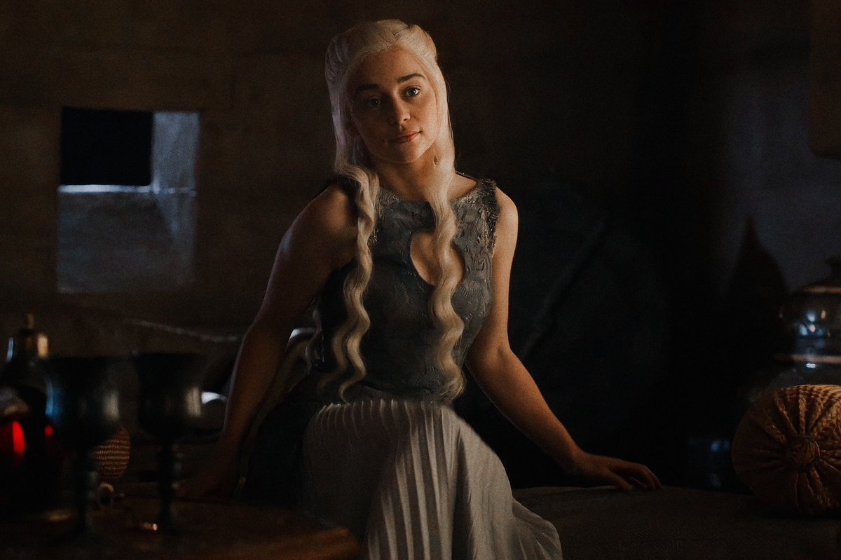 emilia clarke as daenerys targaryen in game of thrones (2014) .