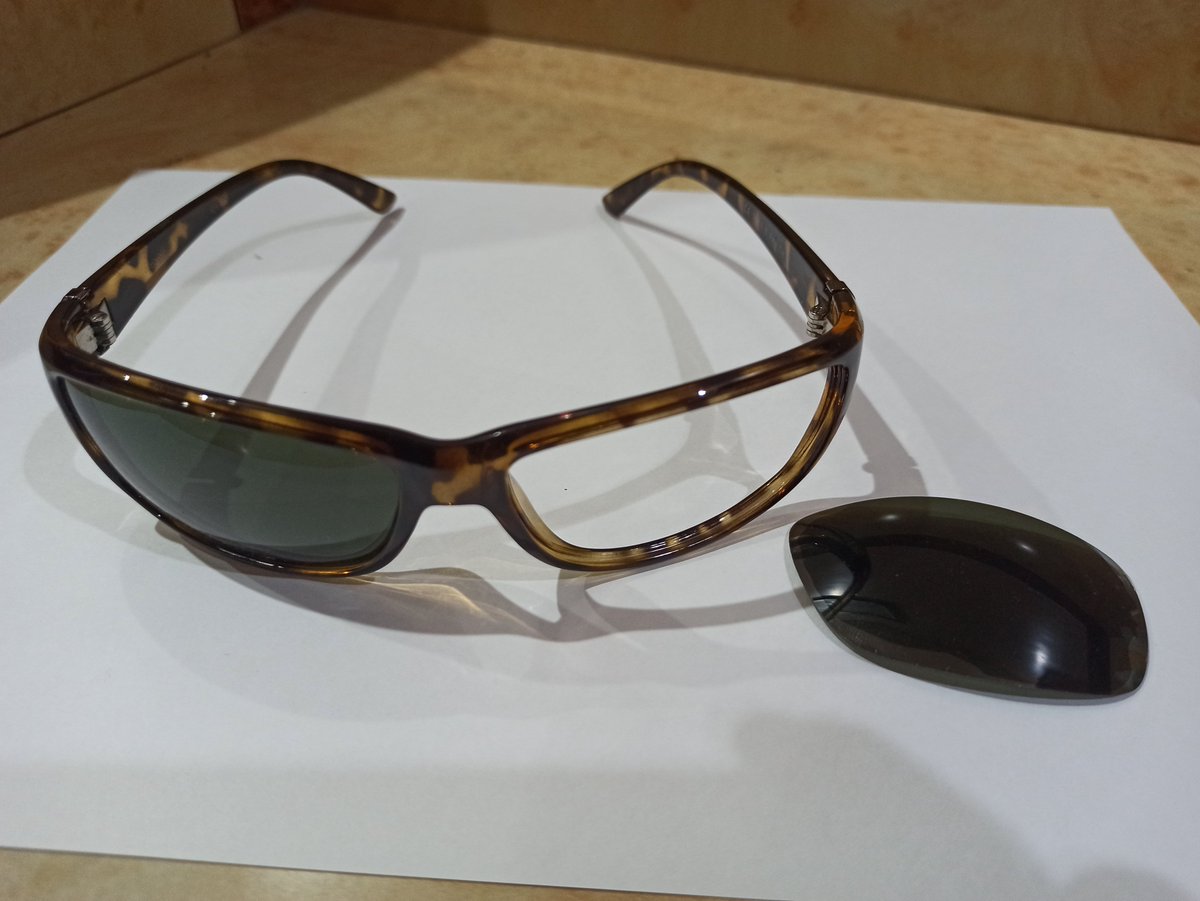 APandharkar's tweet photo. 1/3 I purchased a sunglass from ganger eyenation, unfortunately was of poor quality [plastic layer on glass started getting removed after 2 mnths &amp; left glass ws nt fit on frame as it popped out frequently.] No repair/any service provided by seller even though it was in warranty https://t.co/XaKSC8Qa5b