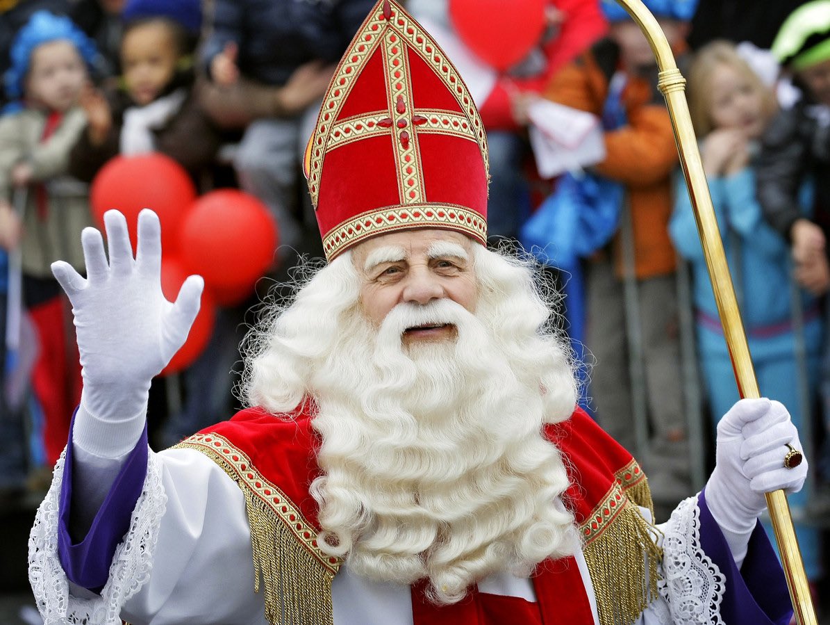 U bracht vele glimlachjes op kinder gezichtjes....de enige echte sint is er niet meer....rust zacht !