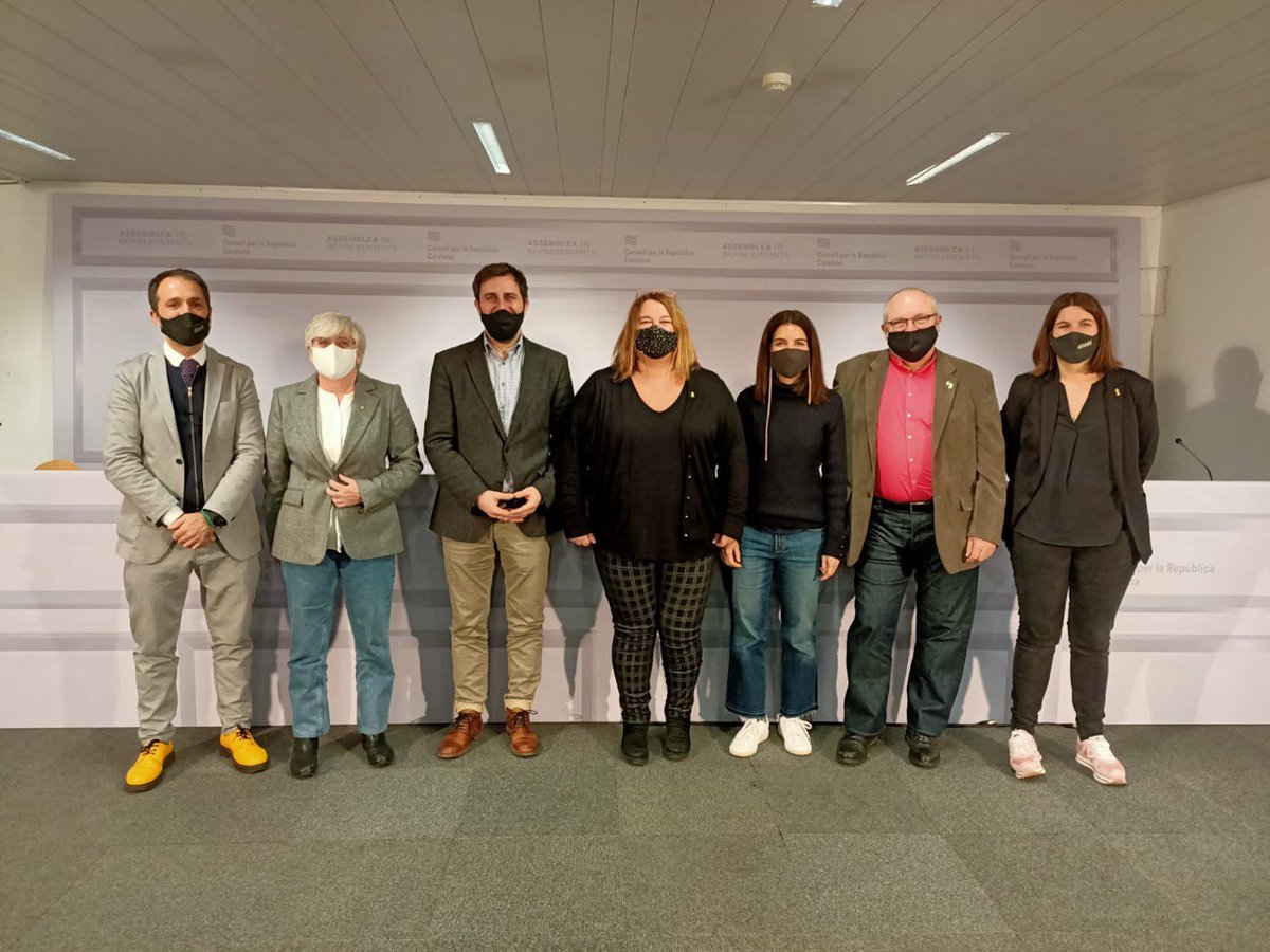 MovEsquerresCat's tweet photo. Avui hem participat per primera vegada en la reunió telemática del consell de govern ampliat del @ConsellxRep. 
Un orgull per Moviment d'Esquerres treballar pel futur del país.
#HiSom https://t.co/8LW6noi1Lp