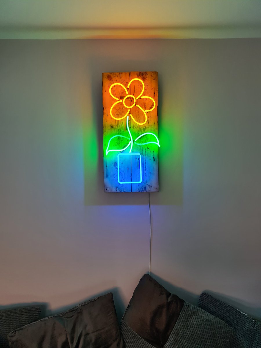 A simple but beautiful neon flower. Real glass neon gives a 360 degree illumination, which creates a beautiful glow on the reclaimed wooden panel that it's fitted onto, bringing warmth and coziness to this seating area. Perfect for these dark winter months. 
#neonsigns #homedecor