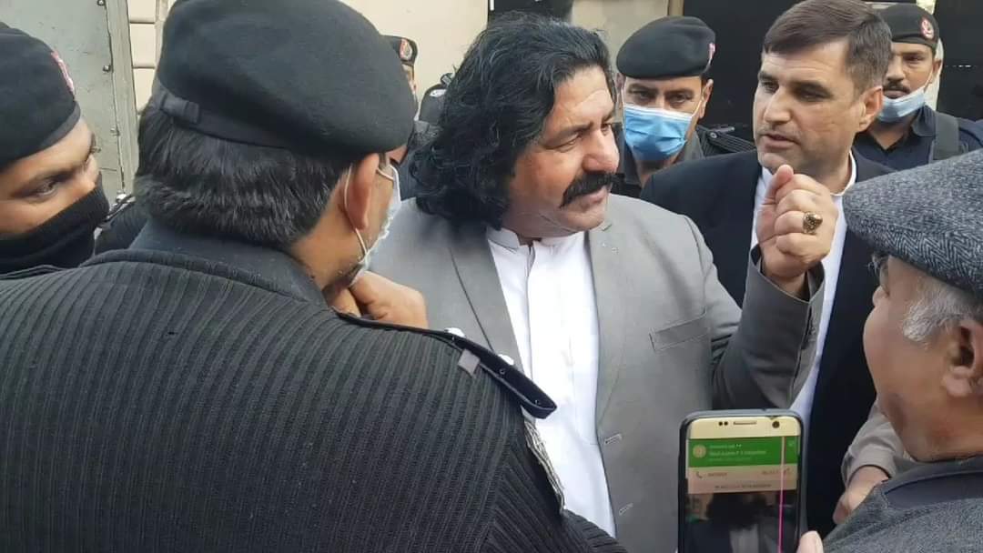 WazeerMustafa's tweet photo. ده مېنې کار کې مالاره زندان ماېاده واه
#ReleasePtmActvists
#ReleaseAliWazir https://t.co/AX1AMyovl9