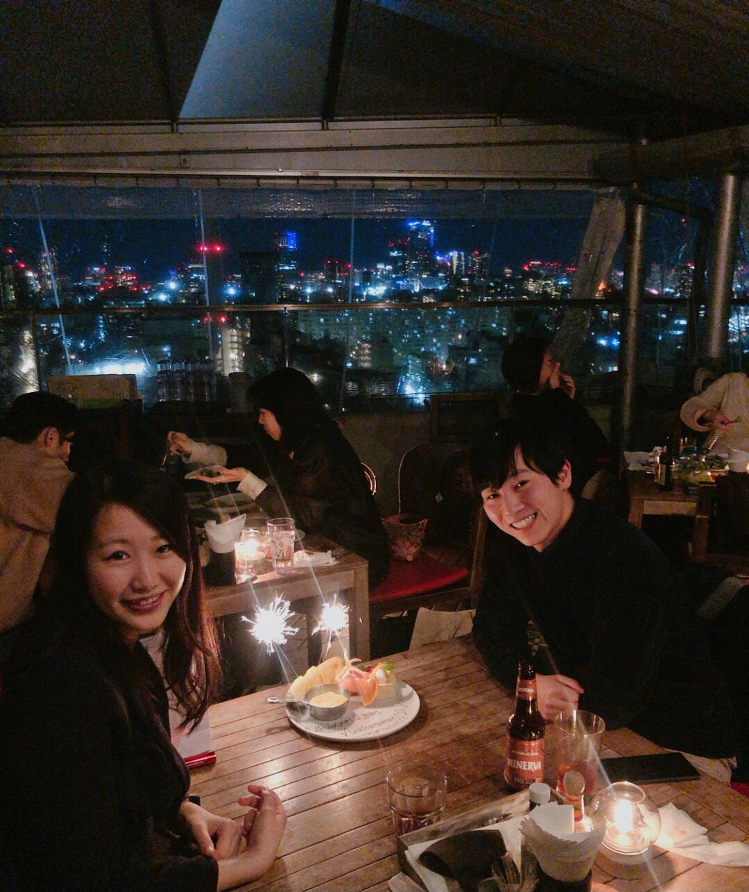 Shogo Vleap 今日は付き合って一周年記念でしたああああ スタバリザーブに行ったり 東京タワーが 見えるレストランで お互いにサプライズでプレゼントしたりと幸せな一日でした いつもありがとうね 大好きよ 特大の惚気
