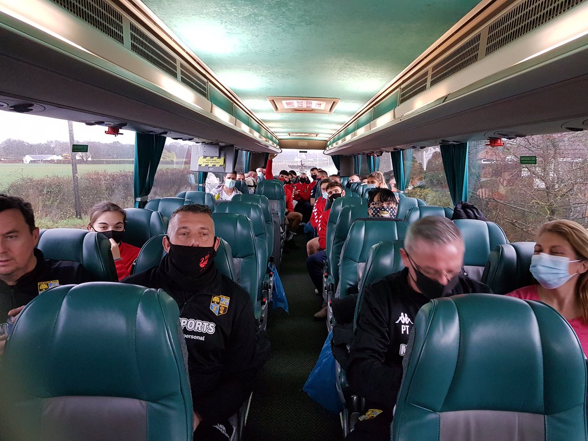 And we're off! <a href="/ClevedonTownFC/">Clevedon Town Football Club</a> <a href="/TheFAVase/">TheFaVase</a> <a href="/BuildbaseUK/">Buildbase</a> <a href="/AaronScott24/">Aaron Scott</a> <a href="/jk_kimber/">Joe Kimber</a> @pandjturner <a href="/Markhay57285390/">Mark haynes</a> <a href="/ElliottPE17/">elliott luca pe</a> <a href="/AshBooker86/">AshBooker86</a> <a href="/CharlieTurner30/">Charlie Turner</a> @TyrrellSampson  @ConorAndrewJevo @CallumParnell8 <a href="/fatpidge08/">Martin Pidgley</a> <a href="/C_Longy9/">Chris Long</a> <a href="/_MorganTurner/">Morgan Turner 🔰</a> 🔵🔴 #UpTheLinnets #MarchtotheArch