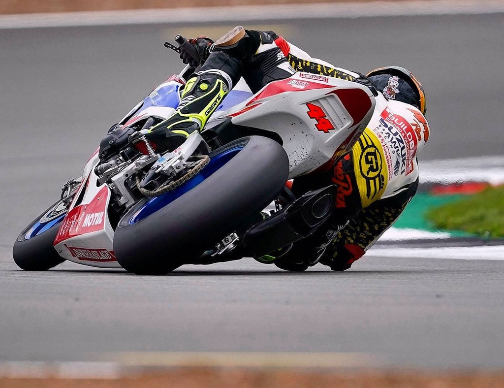 #saturday #send with <a href="/gino_rea/">Gino Paul Rea Ventur</a> at <a href="/officialbsb/">Bennetts British Superbike Championship</a> this year 💯 contact us for Christmas discounts! 🎄
-
<a href="/mass/">mass</a>.sports.uk #SendItSaturday #masssports #customsuits #rider #motorcycle #leathersuit #ewc #sbk #bikelife #bike #bikersofinstagram #GinoRea #GR44 #s… instagr.am/p/CI-ZyR0nt2u/