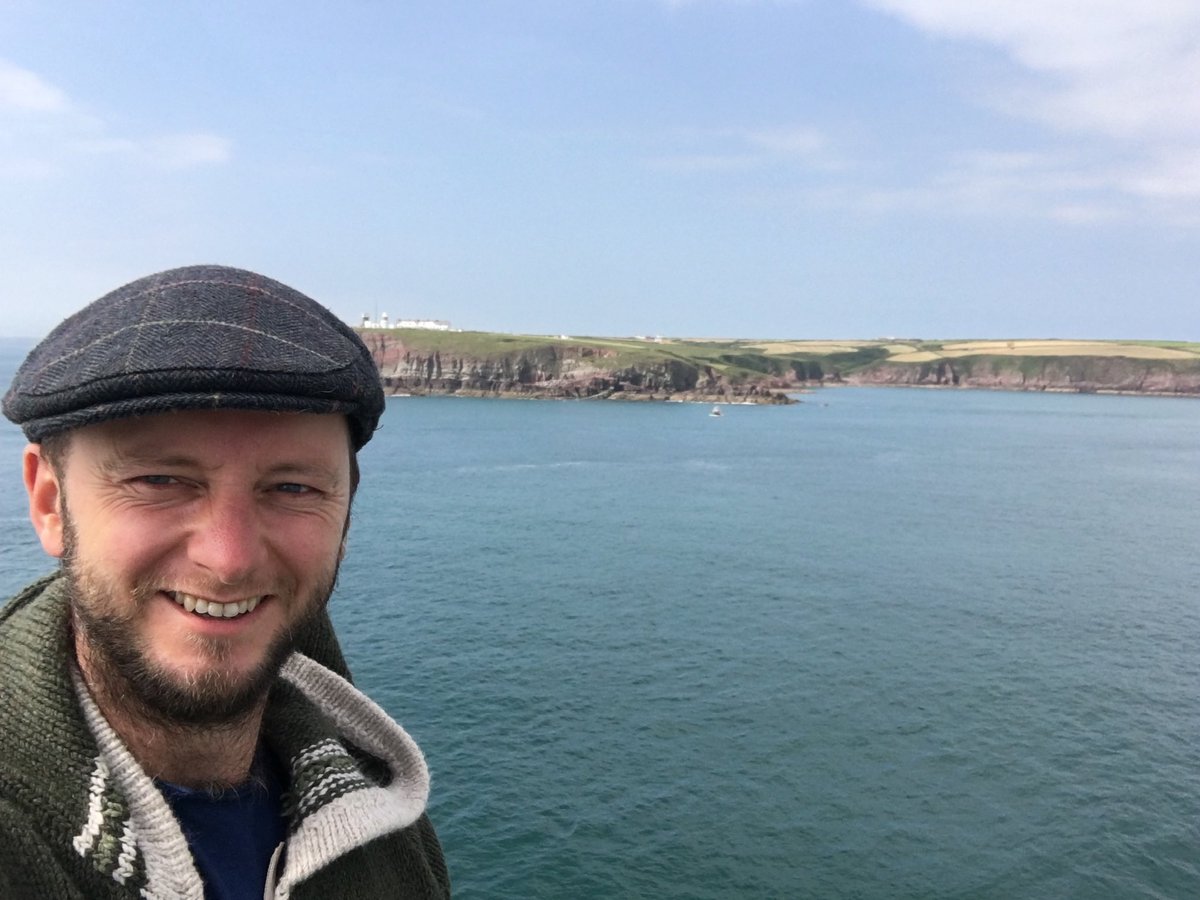 #8 After 12 years in London I packed the car & moved back to . It was incredibly difficult choosing which of my plant babies to take with me. What plants would you take with you & why?  @plant_based_pod  @houseplanthour  @GardenGreengate  @mr_plantgeek  @EllenMaryGarden  @GWandShows