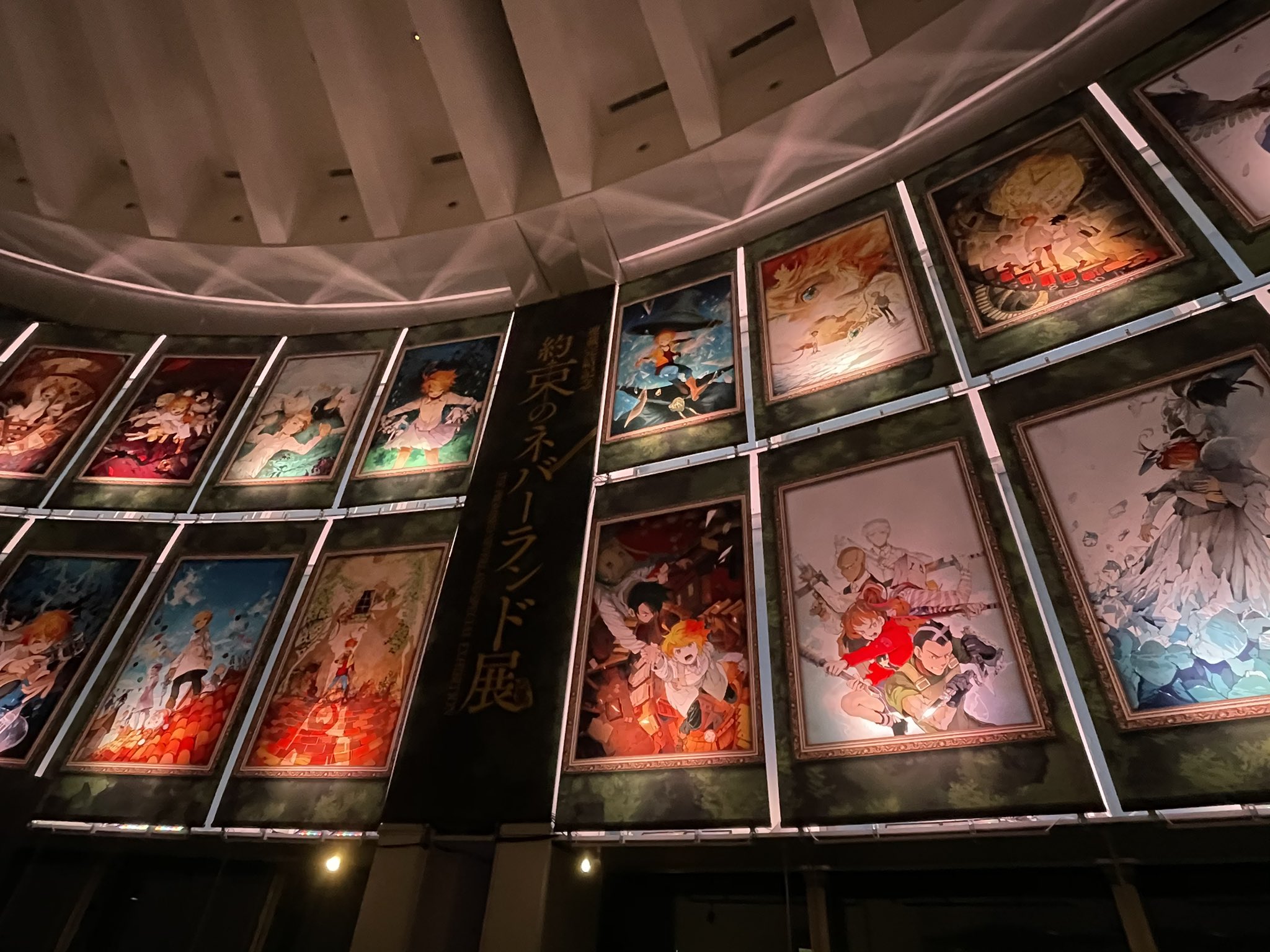 し べ 六本木ヒルズで約束のネバーランドの映画見てからのそのまま約束のネバーランド展行ってきた どハマり中ワイ 映画は上手いことまとまってたし割と良かった ただ唯一レイの役の子だけ下手で滑舌悪くて残念