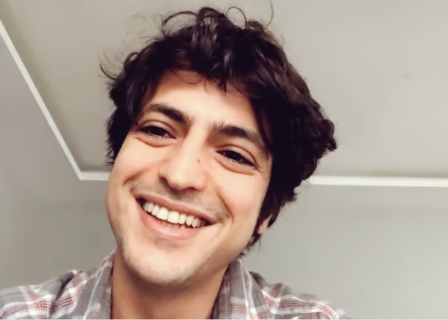 nazaslisan's tweet photo. Taner'in ne kadar yorgun olduğu ve ne kadar çok çalıştığı gözlerinden belli.Fotoğraf at diye darlamayın n'olur 🙏 Bu yayın bir süre hepimize yeter bence. Çok güzel bir yayındı,ben bayıldım @tnrolmez #TanerÖlmez #mucizedoktor #alivefa #miracledoctor #thegooddoctor https://t.co/8WpBJC6Zvv