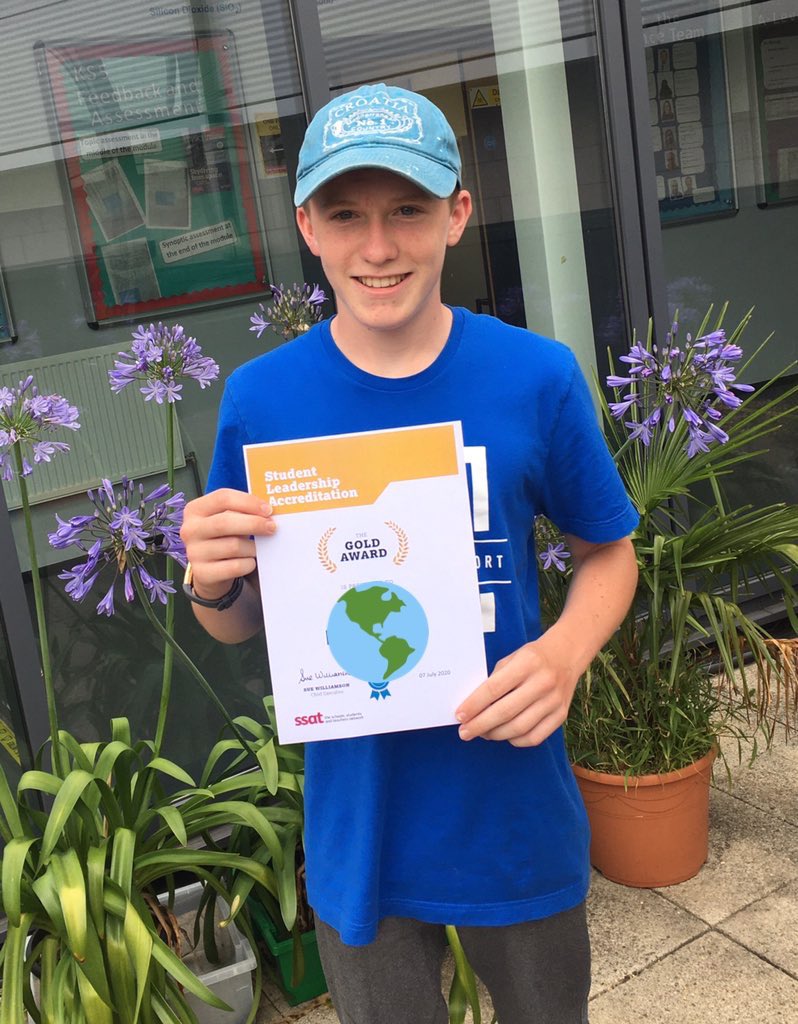 #6 The first students graduated from the environmental leadership programme. It would be a dream to see this run in other schools. It is a one stop shop for sustainability, wellbeing, community, horticulture, enterprise, teamwork, confidence & more.  @ERSTIRELAND  @DrJessT_eco