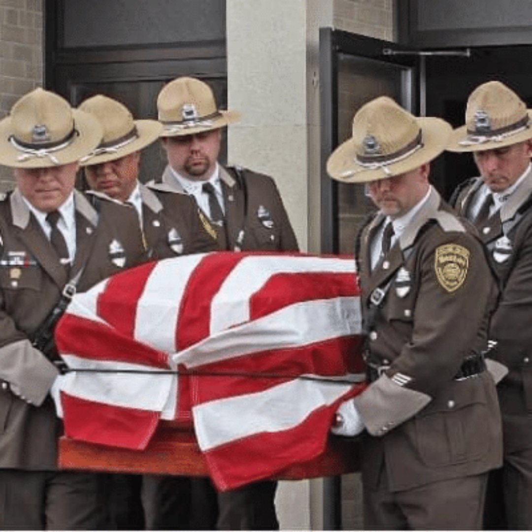 EMSmemorial's tweet photo. The most solemn duty of an EMS Honor Guard is providing funeral honors for their own fallen comrades.
Photo courtesy of Lisa Hines, Boston EMS
#emsmemorial #emscss #commitmentservicesacrifice
https://t.co/tfzmqmf5Lw https://t.co/57vAyTkiKi