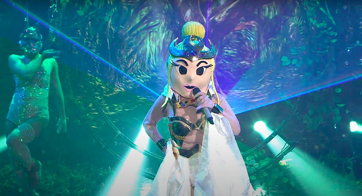 MaskedPilipinas's tweet photo. Napa-OMG rin ba kayo sa pagbirit ni Diwata ng Lady Marmalade??? #MaskedSingerPilipinas https://t.co/1pT5iHEUn6