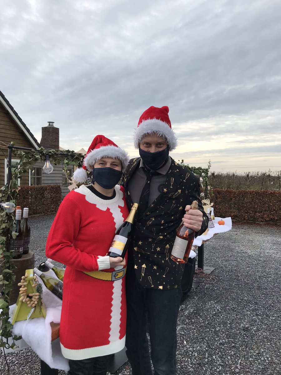 BetuwseWijnen's tweet photo. Jingooobell! De Kerstverkoop in de ‘Wine Drive Thru’ is officieel geopend! #merrychristmas https://t.co/WGfkQe8s8a