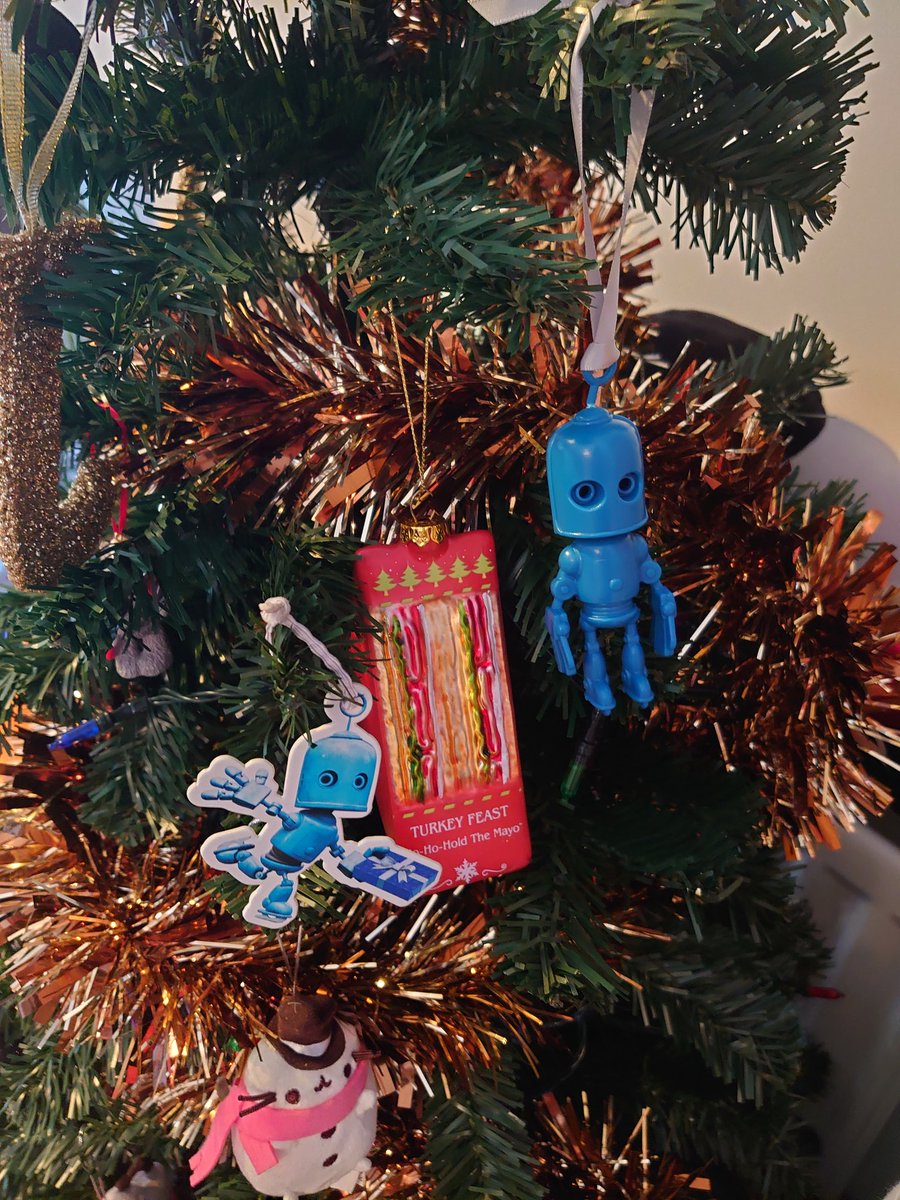 silvershearman's tweet photo. Thank you @O2 for the Christmas presents. It seems Bubl likes our Christmas sandwich!! #O2Christmas https://t.co/wTJhRWdyHA