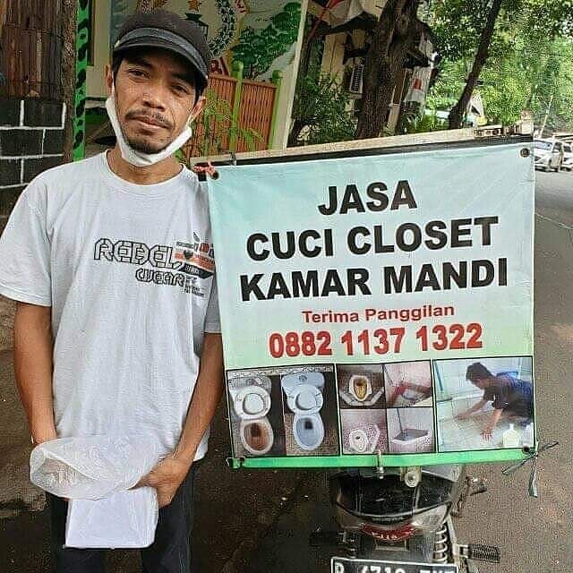 Bismillah.. 
Ane bantu share lagi

JASA CUCI KLOSET 
Untuk wilayah Bekasi dsk
Bisa hubungin : 088211371322
Mnurut info beliau nongkrong di samping Kantor Kelurahan Pondok Kelapa.

Jangan malu dengan pekerjaanmu, Malulah kalo tdk bekerja dan mengharap belas kasihan orang lain 🙏