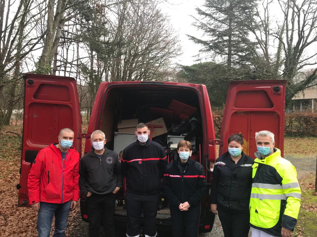 udsp37's tweet photo. Aujourd'hui un don exceptionnel de l'entreprise #Carambar&amp;Co à L'UDSP et à l'amicale des #pompiers du Grand Pressigny
Non pas de bonbons 😉🍬🍭 mais du matériel incendie !
Merci à eux pour ce joli geste ! 🙏❤️ https://t.co/eeba88WiY1
