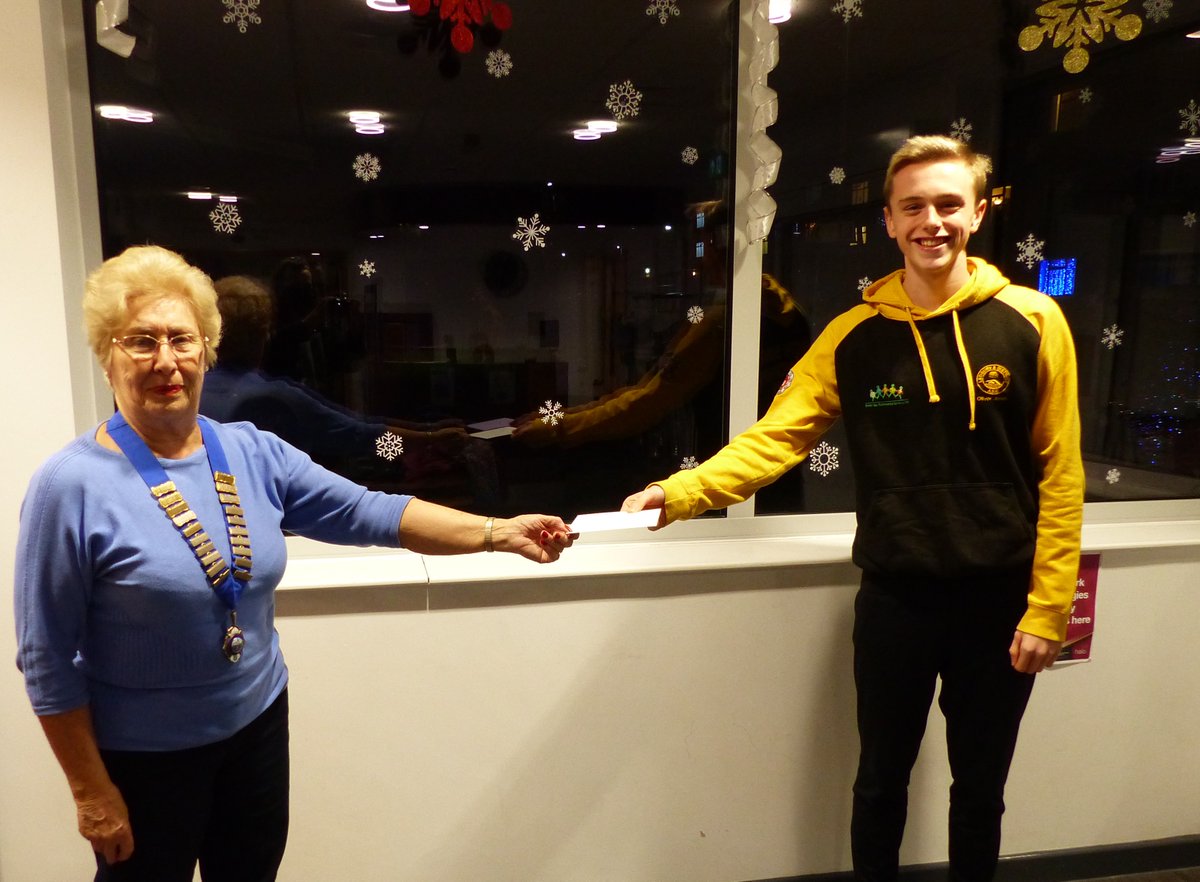 OJonesswim's tweet photo. Very honoured to receive the Worcester County Founders Prize 2020 from the County President Vivienne Hewitt in a Covid safe presentation at Ledbury Swimming Pool.
@Halo_SF @gllsf  @WorcCountySwim @MalvernActive 🏊‍♂️👍😎 https://t.co/dzcKZHYN1U