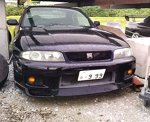 坂井ロメオ リア充殲滅隊長 ちょっと用事があり 一度も行ったことのない町はずれのほうへ出かけました 廃車置き場のような場所に ナンバープレートのついた車が３台だけあって 全部ナンバー 999 なのでオーナーは同じだと思うんですが ずいぶん豪勢な