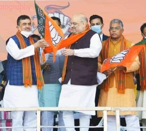 ममता राज का अंत अब निकट नजर आ रहा है। #TMC के प्रभावशाली नेता श्री सुवेंदू अधिकारी आज भाजपा परिवार में शामिल हो गए। गृहमंत्री श्री <a href="/AmitShah/">Amit Shah</a> जी ने पार्टी में उनका स्वागत किया। दमन, अराजकता और भ्रष्टाचार की राजनीति ज्यादा दिन नहीं चलती।

#AmitShahInBengal