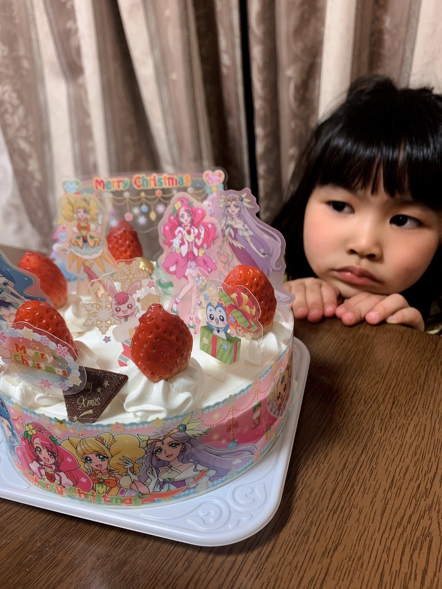 Mamakin 今日はななおの誕生日会をした 時期的にキャラデコシリーズ はクリスマスケーキしか無かったらしい 私はもちろん我慢