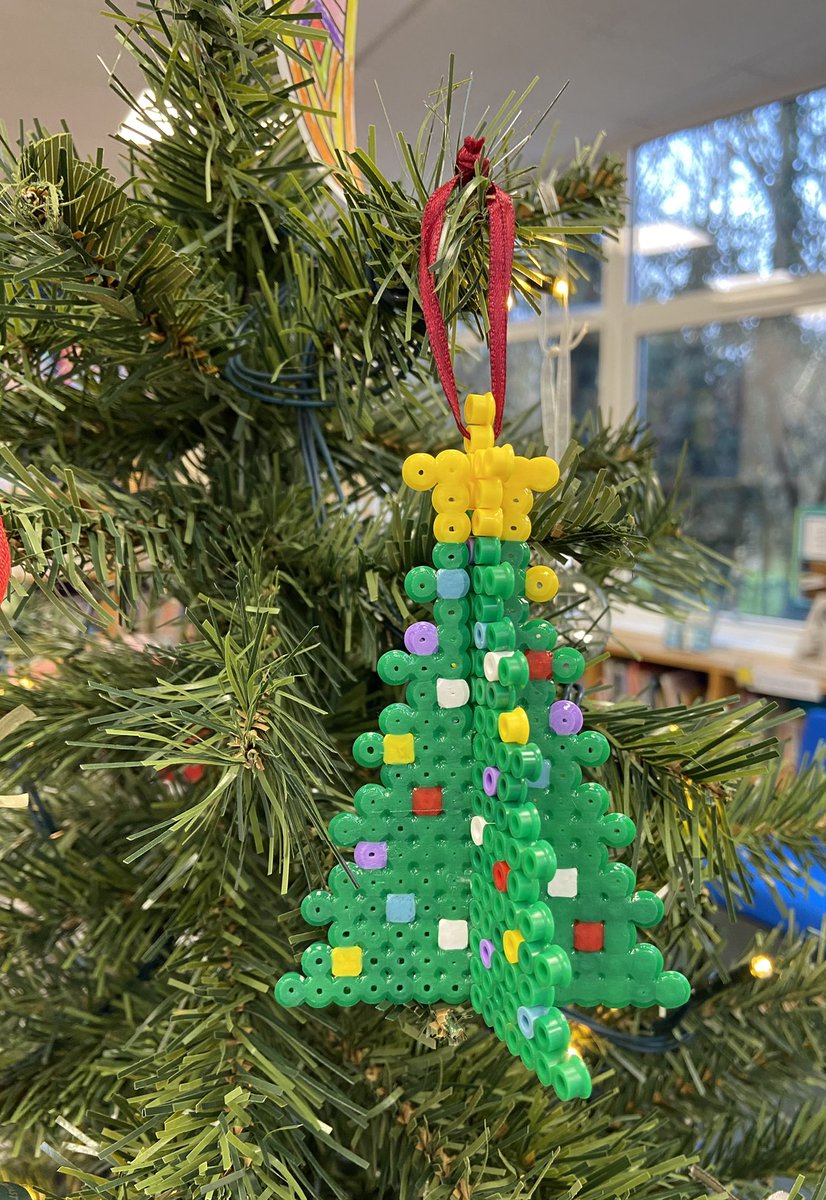 StColumbasPLib's tweet photo. Our @StColumbasPLib Christmas Tree branches are shining bright!🎄  ⭐️Thank you @StColumbasPrep artists who designed and created bespoke ornaments for our tree! @StColumbasArt #headandheart https://t.co/TWLjqv6XiP