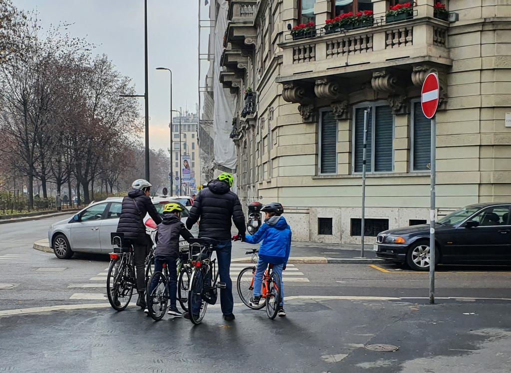 I numeri poi li vedremo, ma le famiglie in giro in bici a Milano in dicembre non le avevamo quasi mai viste.