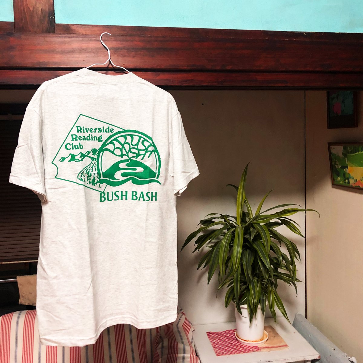 HEERON's tweet image. BUSH BASHさんとRiverside Reading ClubさんのコラボT届きました。
BUSH BASHさんに行ったことないけどよくお見かけし、素晴らしい場所なのでいつか行ってみたいです。
#BUSHBASH #RiversideReadingClub